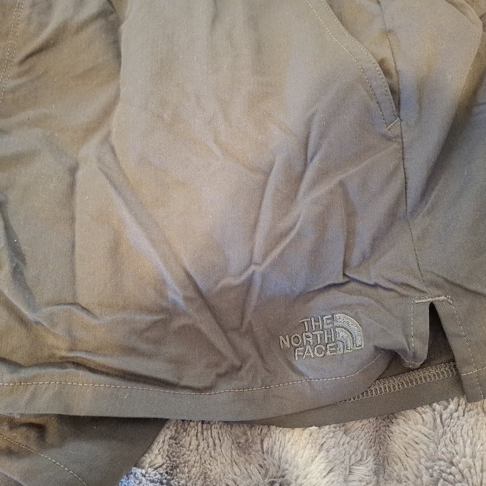 North face shorts (m)